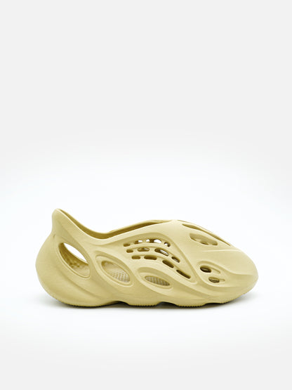 Yeezy Foam Runner Sulfur - FLIPPR