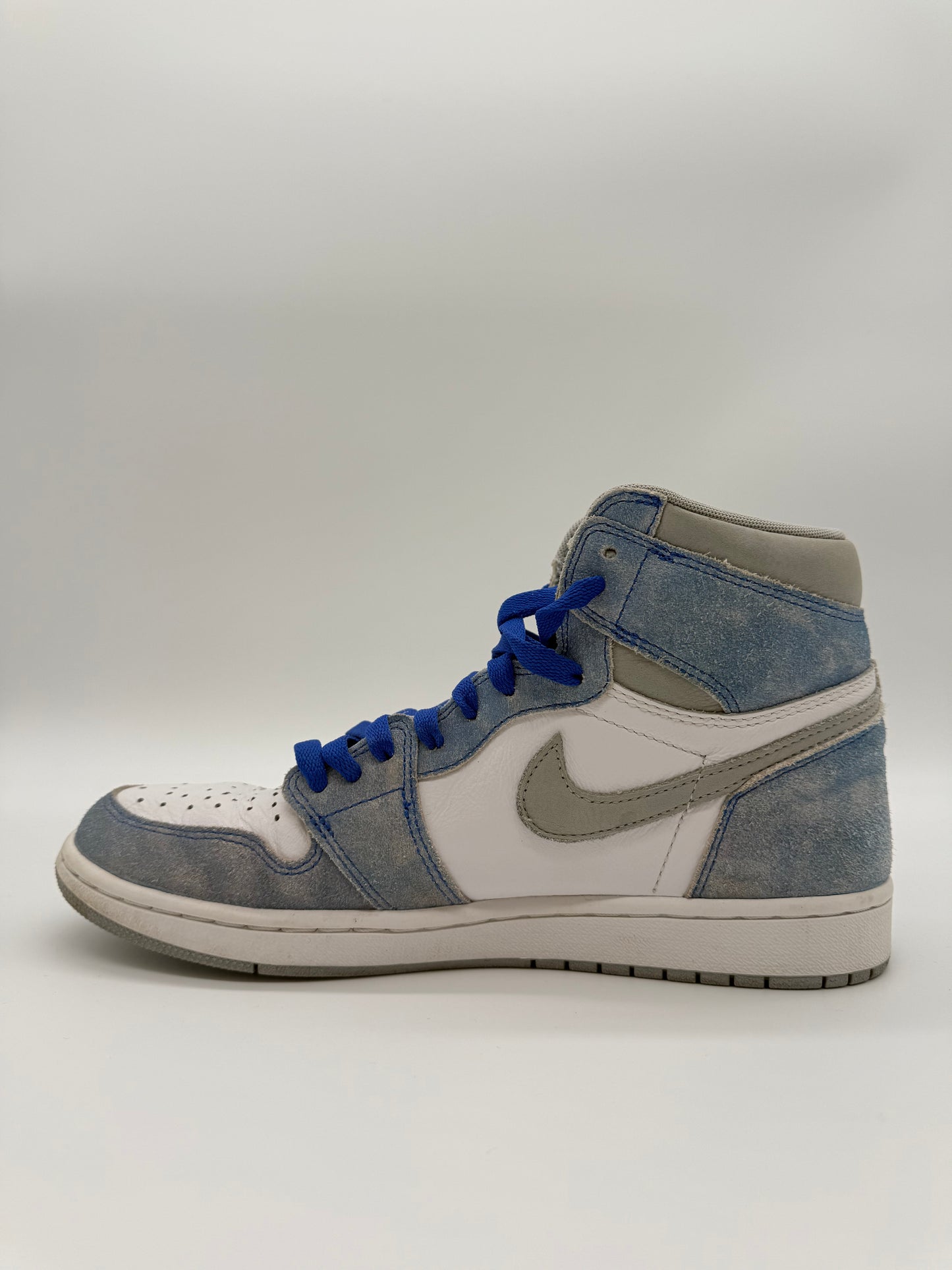 Nike Air Jordan 1 Retro High Hyper Royal Smoke Grey