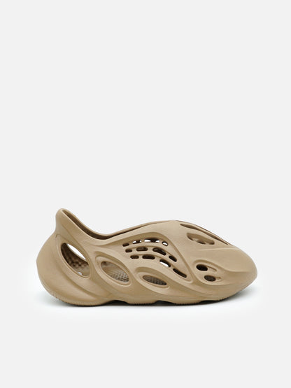 Yeezy Foam Runner Clay Taupe - FLIPPR