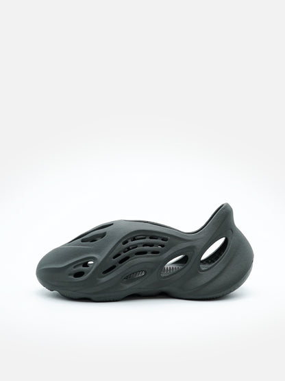 Yeezy Foam Runner Carbon - FLIPPR