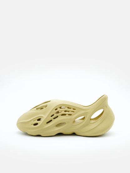 Yeezy Foam Runner Sulfur - FLIPPR
