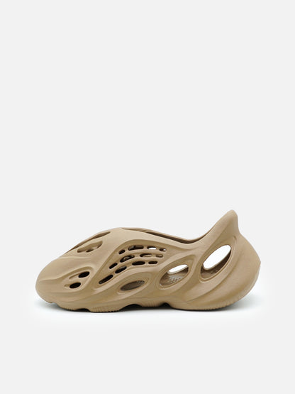 Yeezy Foam Runner Clay Taupe - FLIPPR