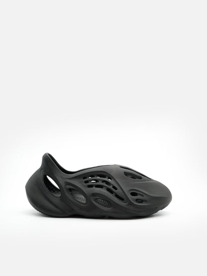 Yeezy Foam Runner Onyx - FLIPPR