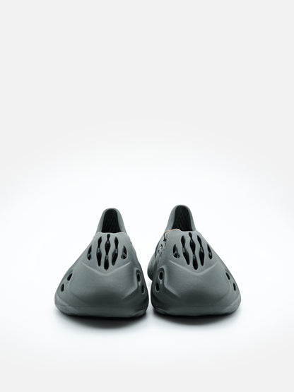 Yeezy Foam Runner Carbon - FLIPPR