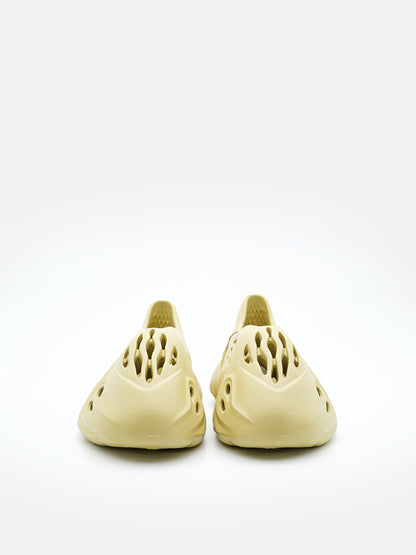 Yeezy Foam Runner Sulfur - FLIPPR