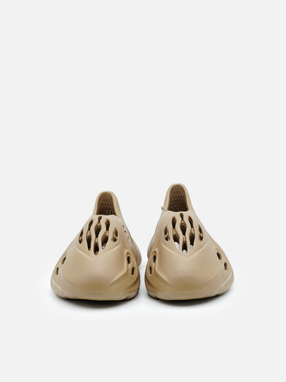 Yeezy Foam Runner Clay Taupe - FLIPPR