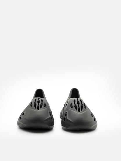 Yeezy Foam Runner Onyx - FLIPPR