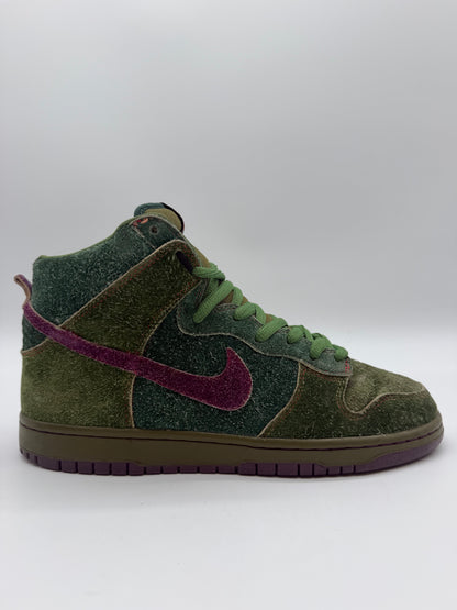 Nike SB Dunk High Skunk 420