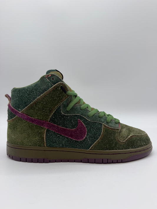 Nike SB Dunk High Skunk 420