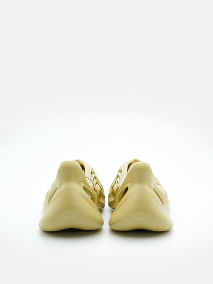 Yeezy Foam Runner Sulfur - FLIPPR