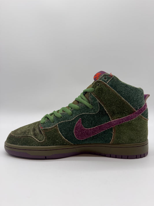 Nike SB Dunk High Skunk 420