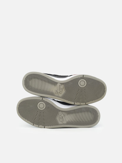 Nike SB Dunk Low Elite Medicom Bearbrick Set F&F - FLIPPR