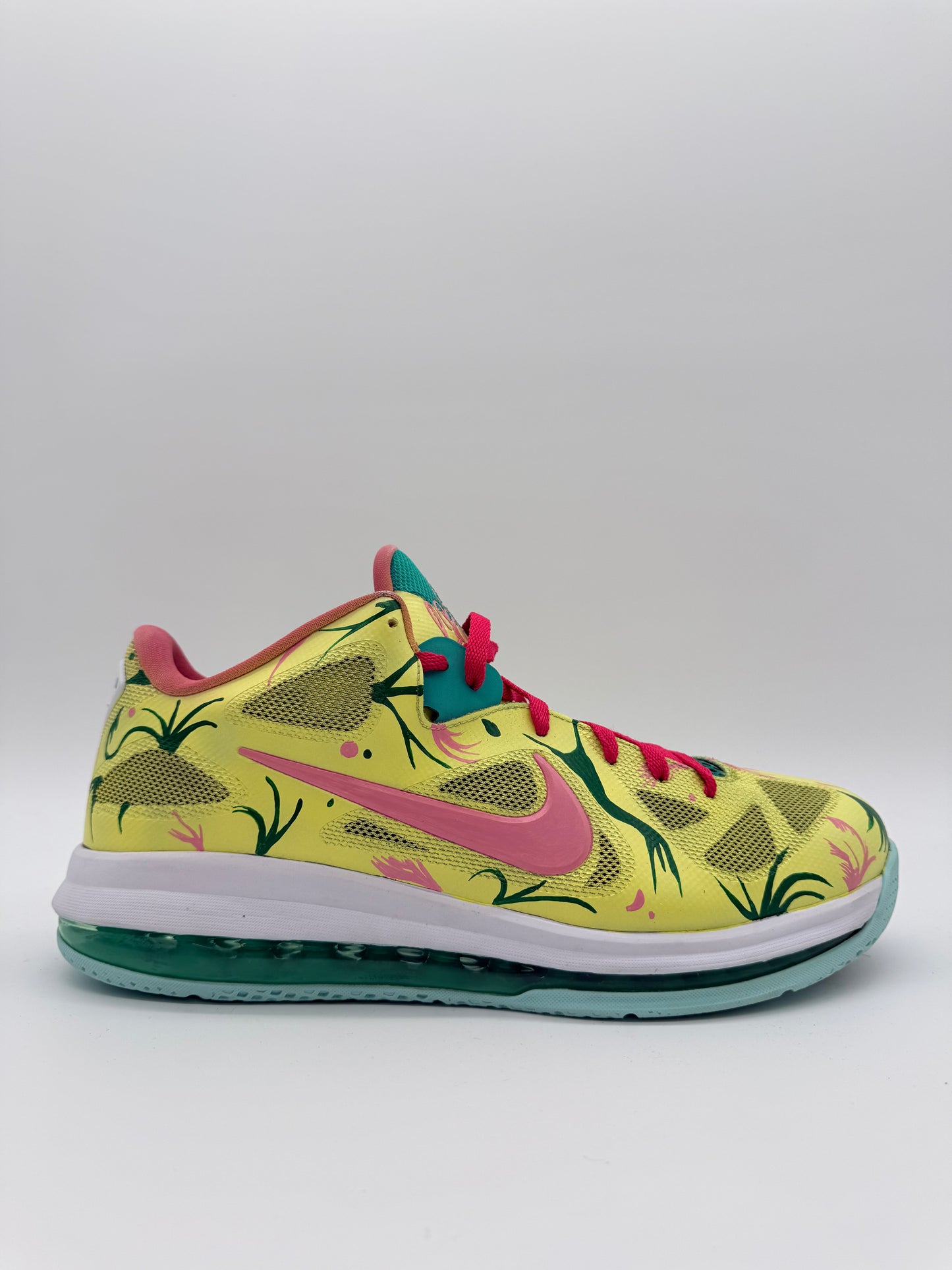 Nike Lebron Mache Customs 1/6