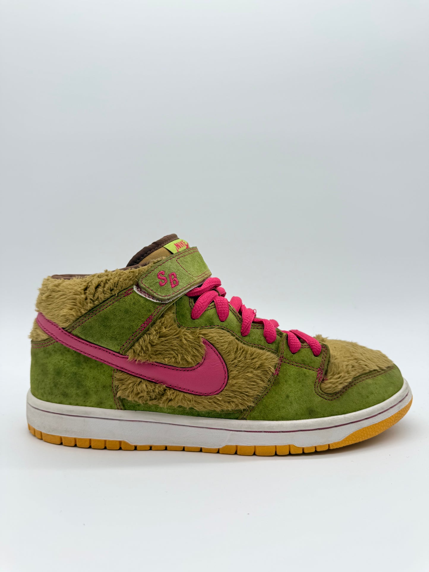Nike SB Dunk Mid Mama Bear