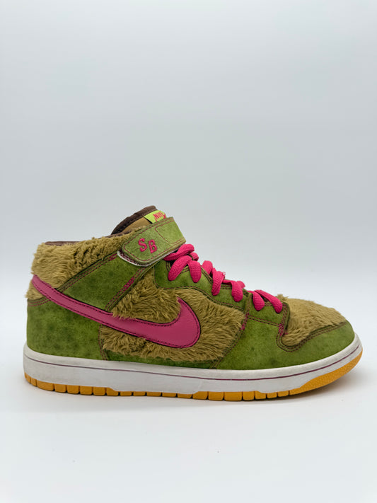 Nike SB Dunk Mid Mama Bear