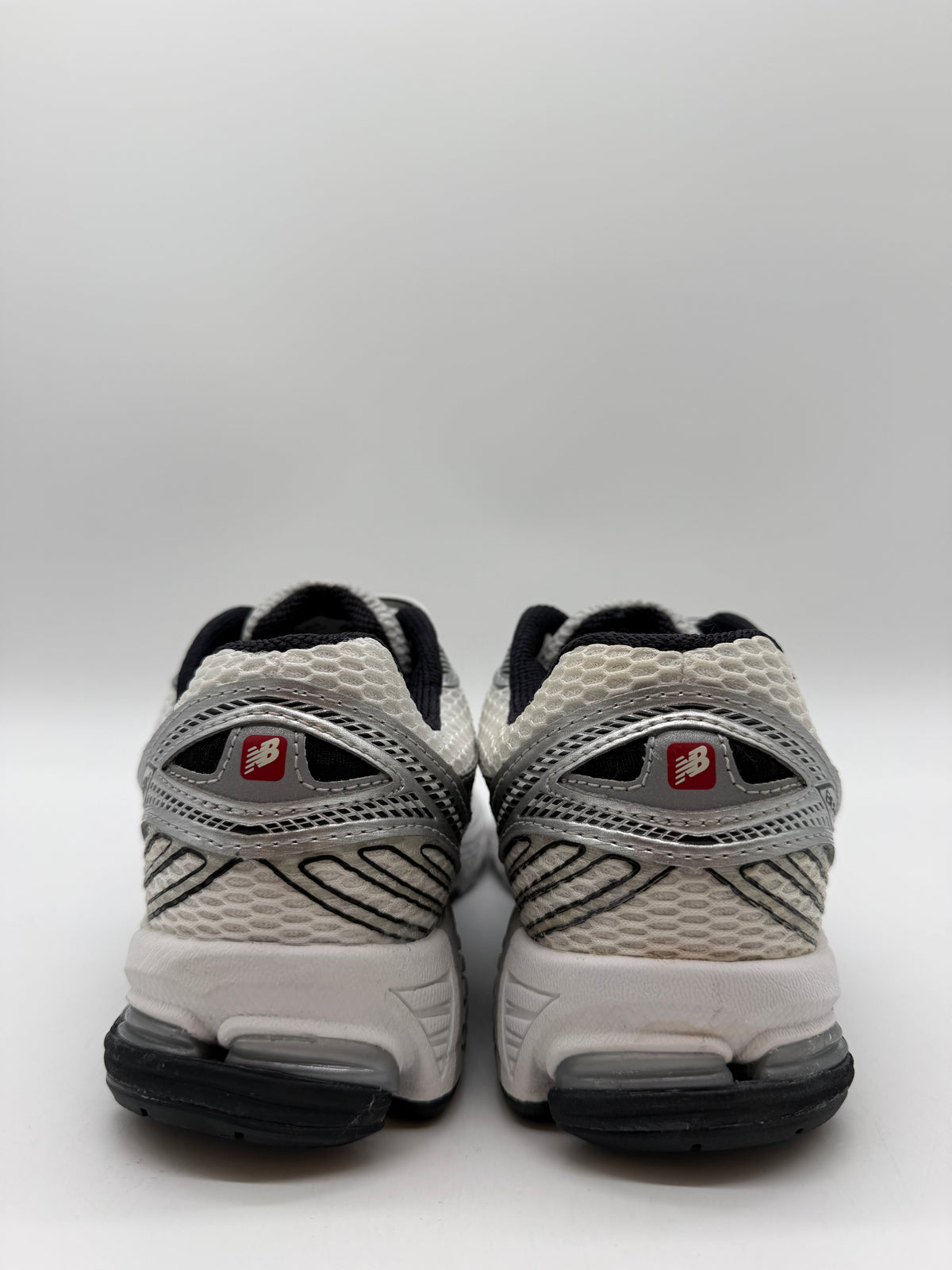 New Balance 860v2  White Silver