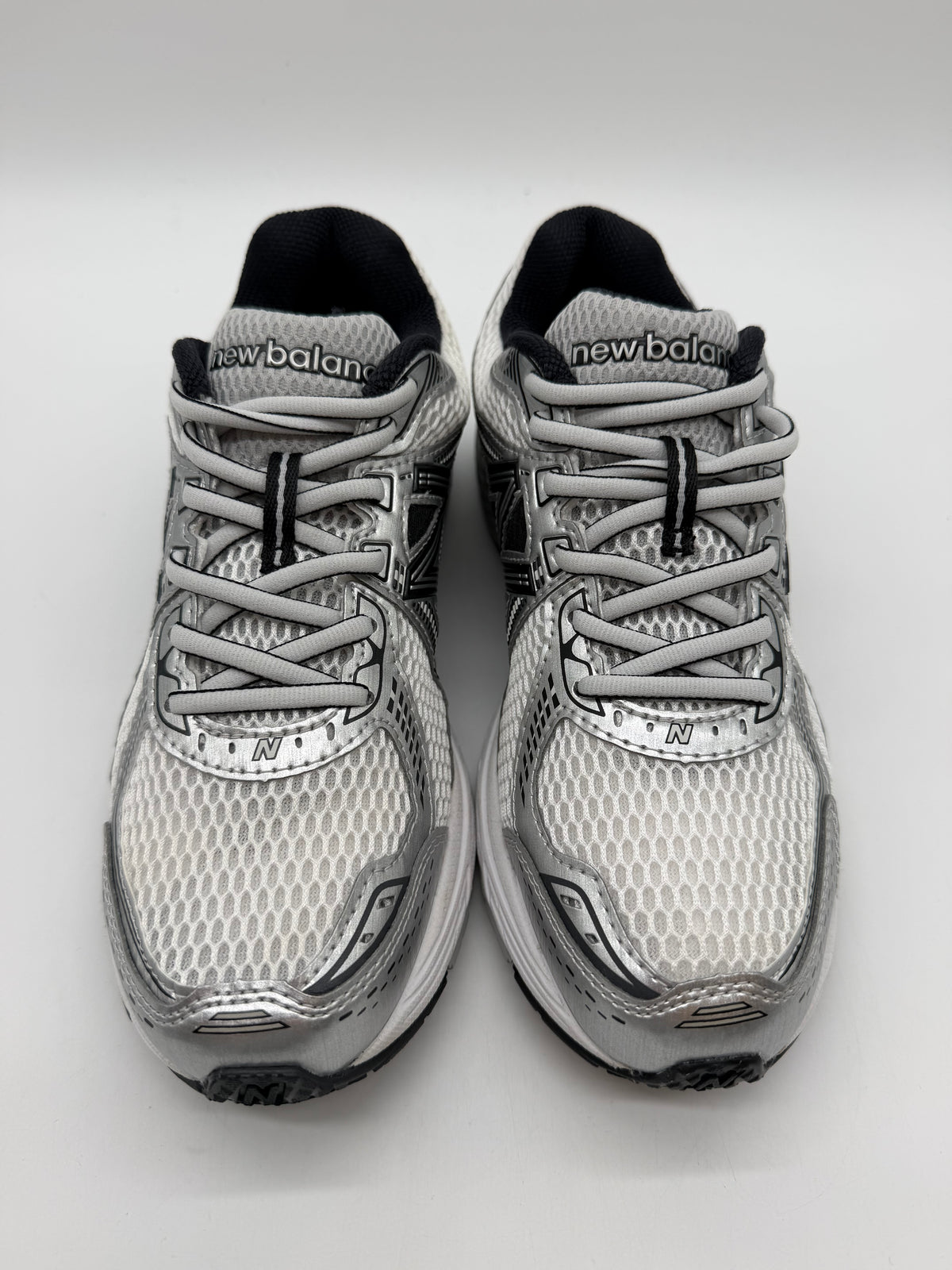 New Balance 860v2  White Silver