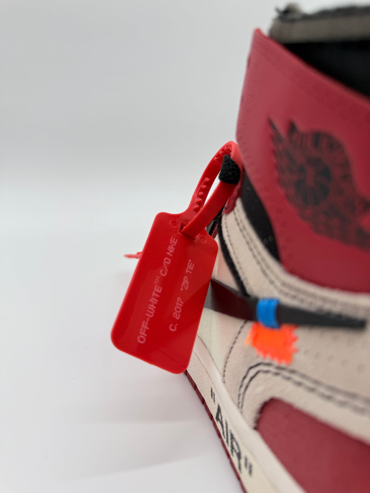 Nike Air Jordan 1 x Off-White 'Chicago'