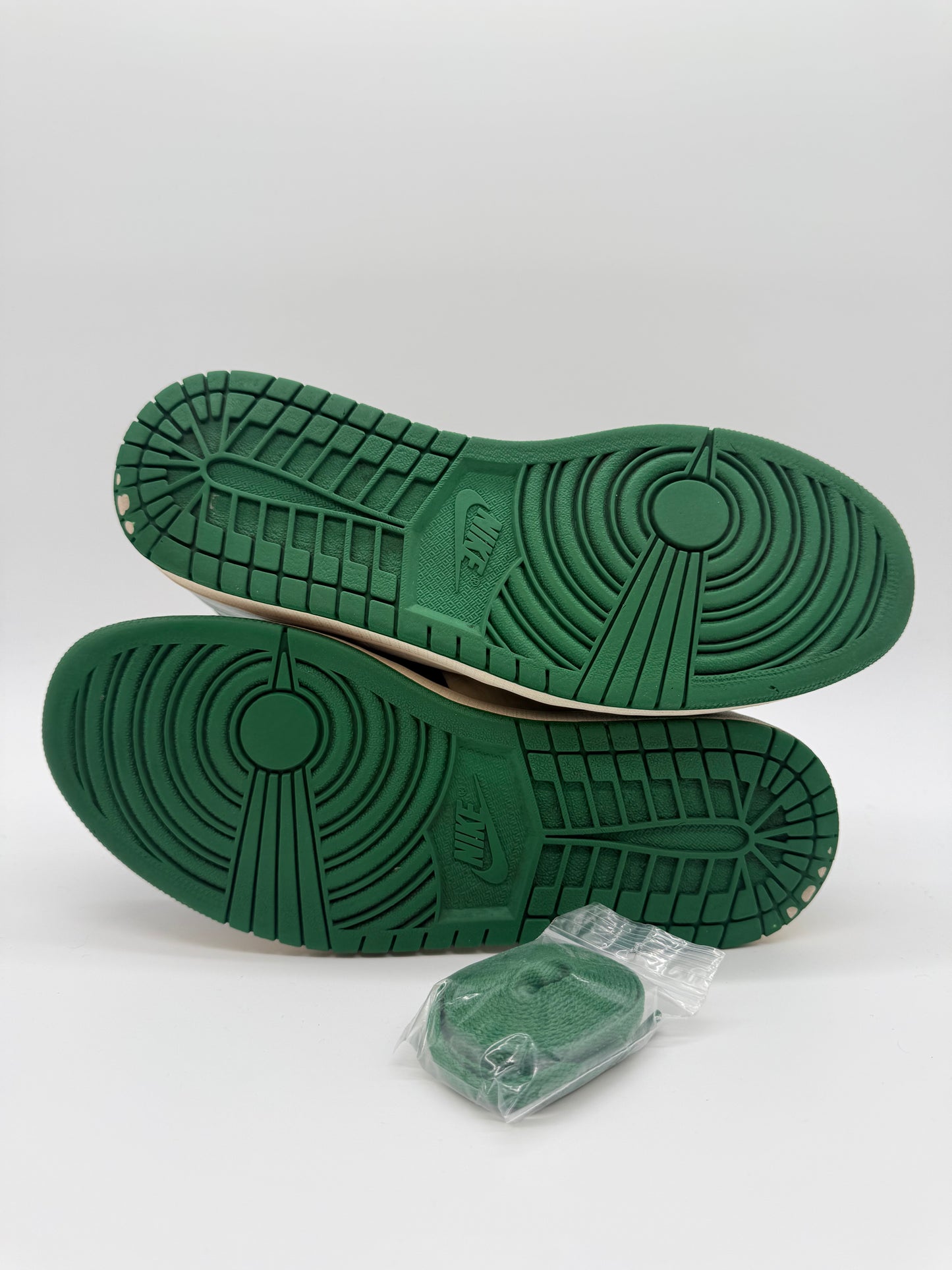 Nike Air Jordan 1 Pine Green