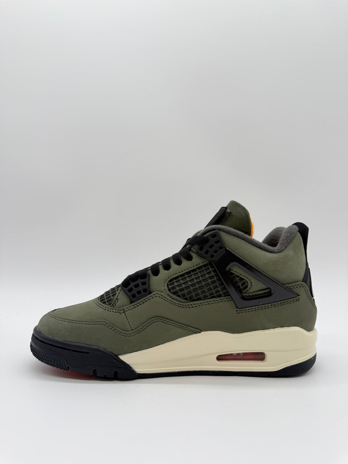Jordan 4 Undefeated