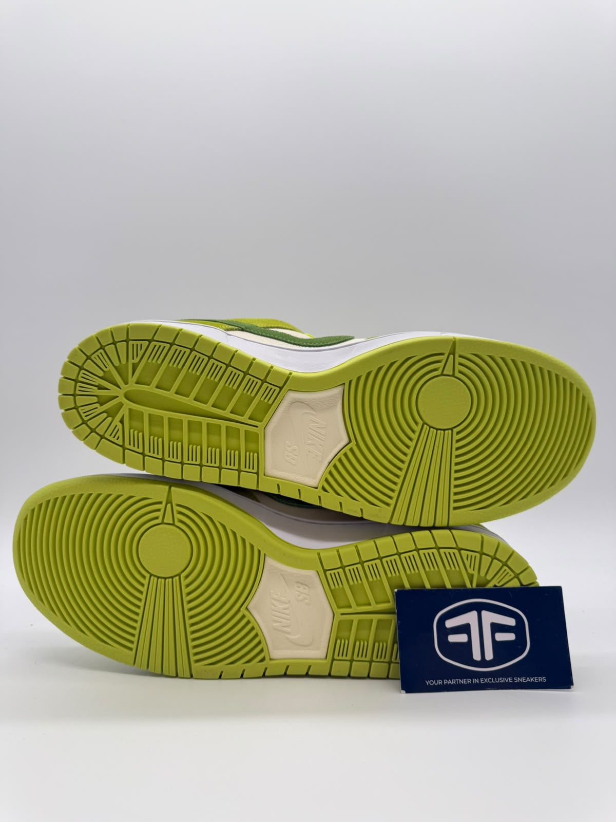 Nike SB Dunk Low Green Apple