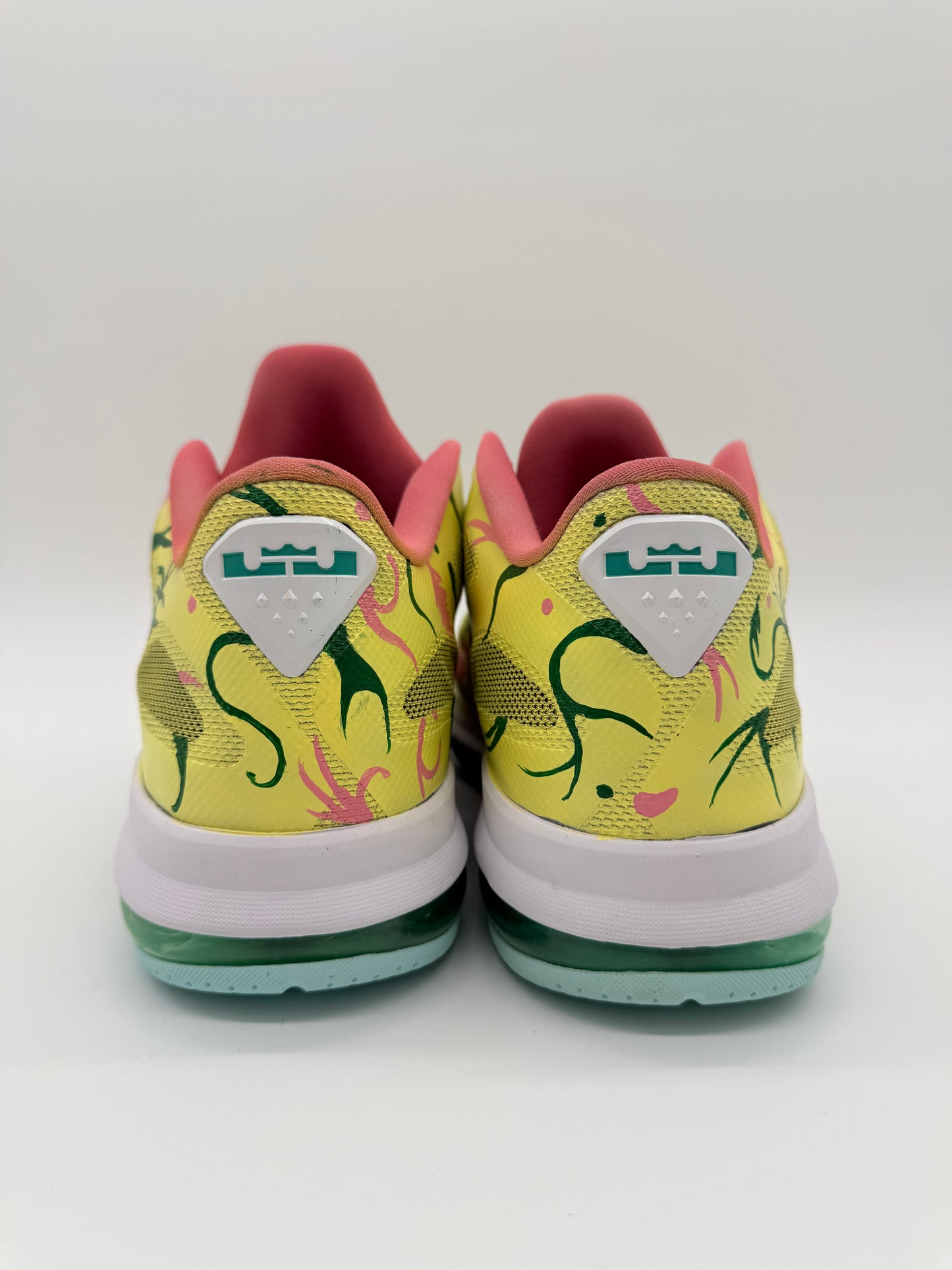 Nike Lebron Mache Customs 1/6