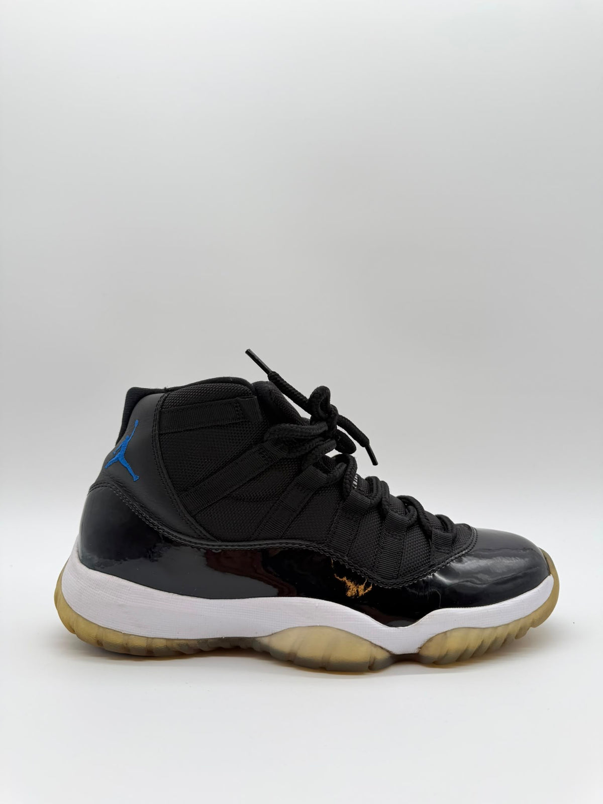 Jordan 11 Space Jam