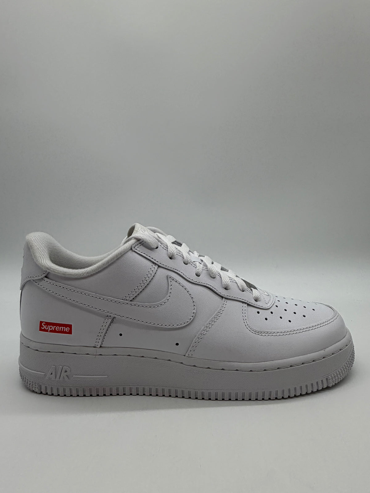 Nike Air Force 1 Low Supreme White